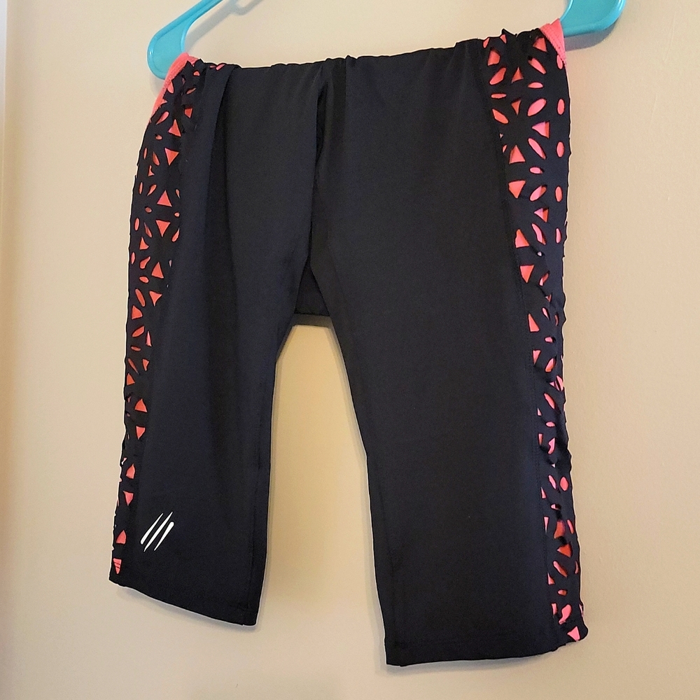 Capri length active wear pants, black & pink